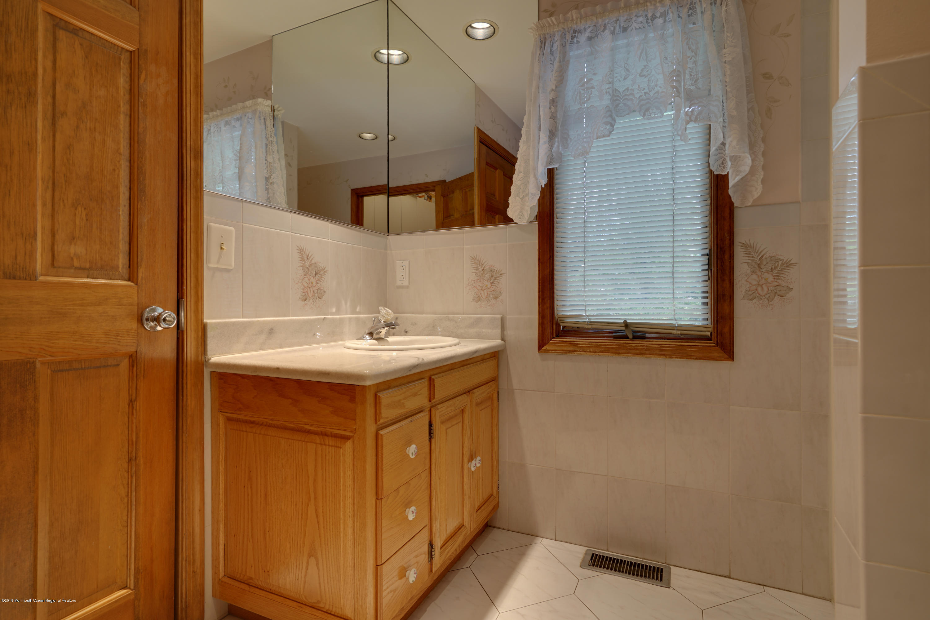 18 Riverside Lane Holmdel, NJ 07733 - Photo 24 of 53 Single Vanity with Shower Stall