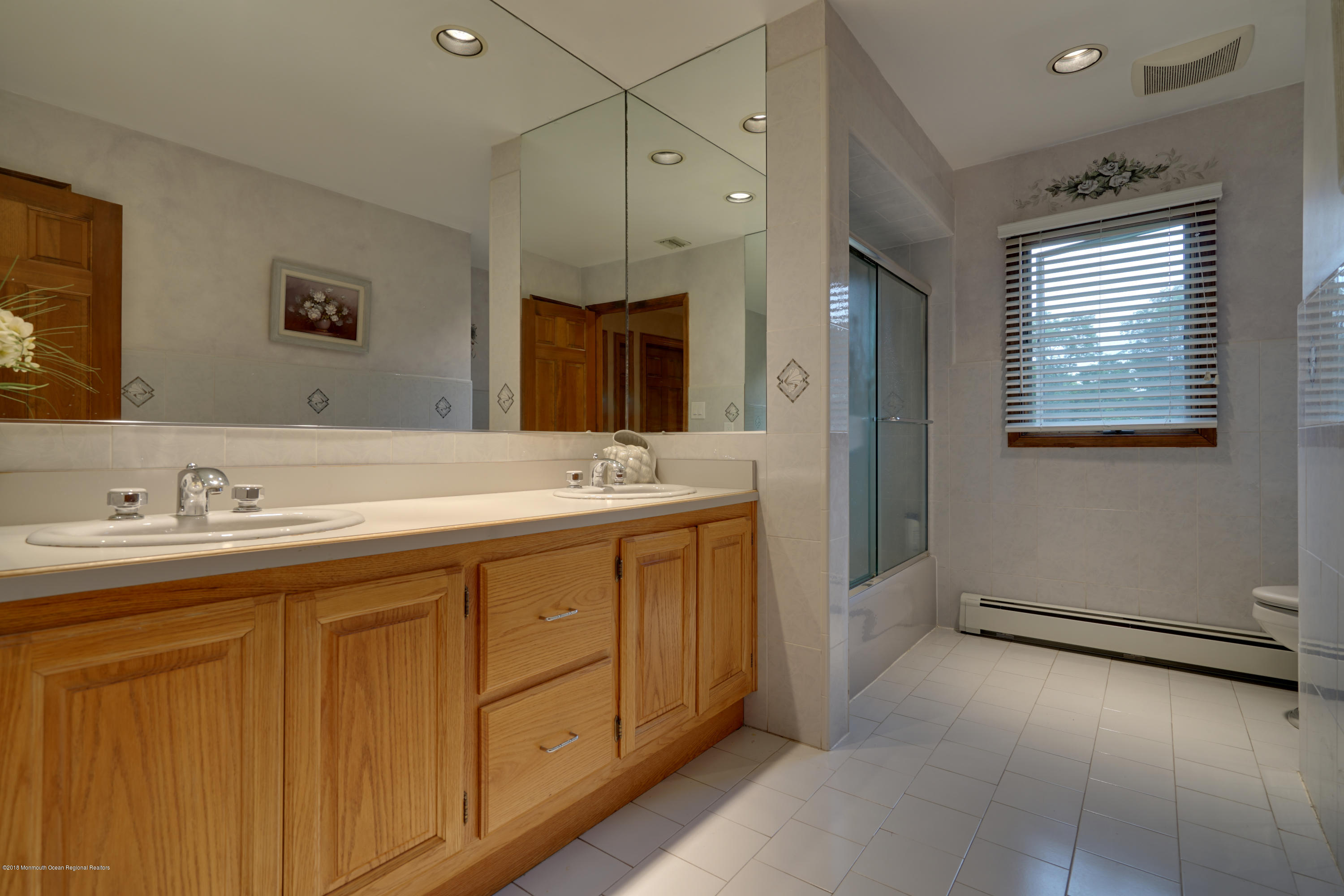 18 Riverside Lane Holmdel, NJ 07733 - Photo 39 of 53 2nd Floor Main Full Bathroom