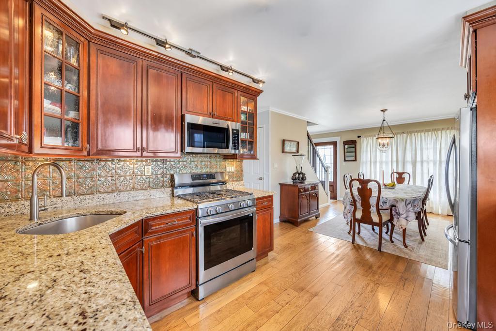 66 Vincent Road Hicksville, NY 11801 - Photo 4 of 35