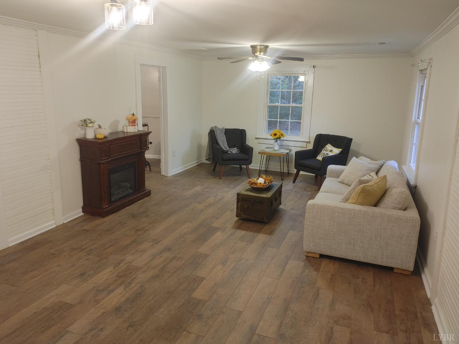 7143 Abilene Road Farmville, VA 23901 - Photo 3 of 38 a living room with furniture and a wooden floor