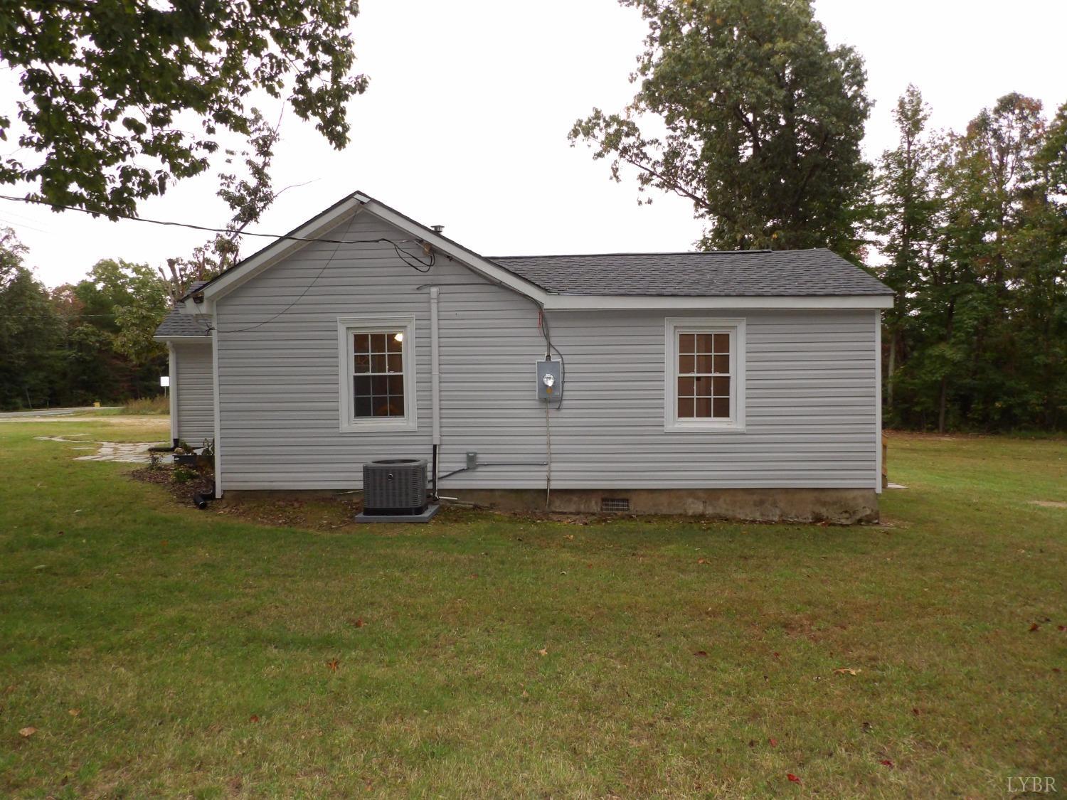 7143 Abilene Road Farmville, VA 23901 - Photo 31 of 38 a backyard of a house