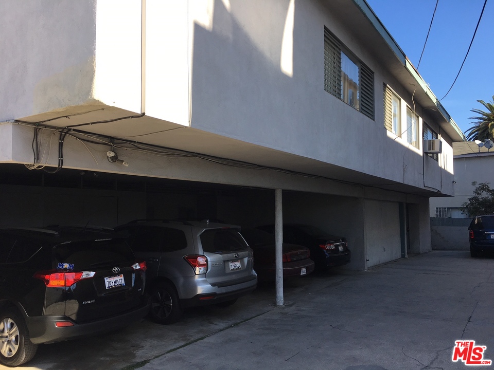 10832 Charnock Road Los Angeles, CA 90034 - Photo 4 of 4 Gallery Image 4