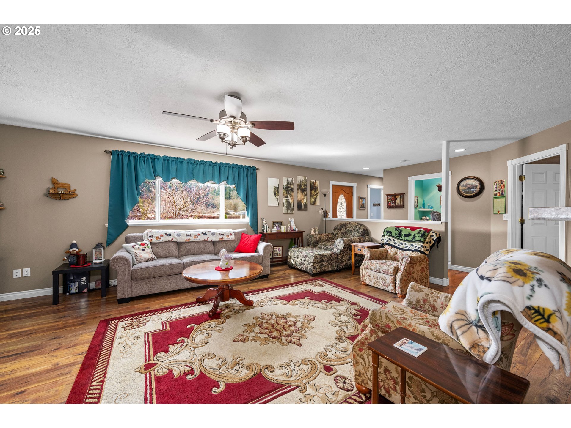 1390 Swedetown Road Clatskanie, OR 97016 - Photo 18 of 42 a living room with furniture and wooden floor