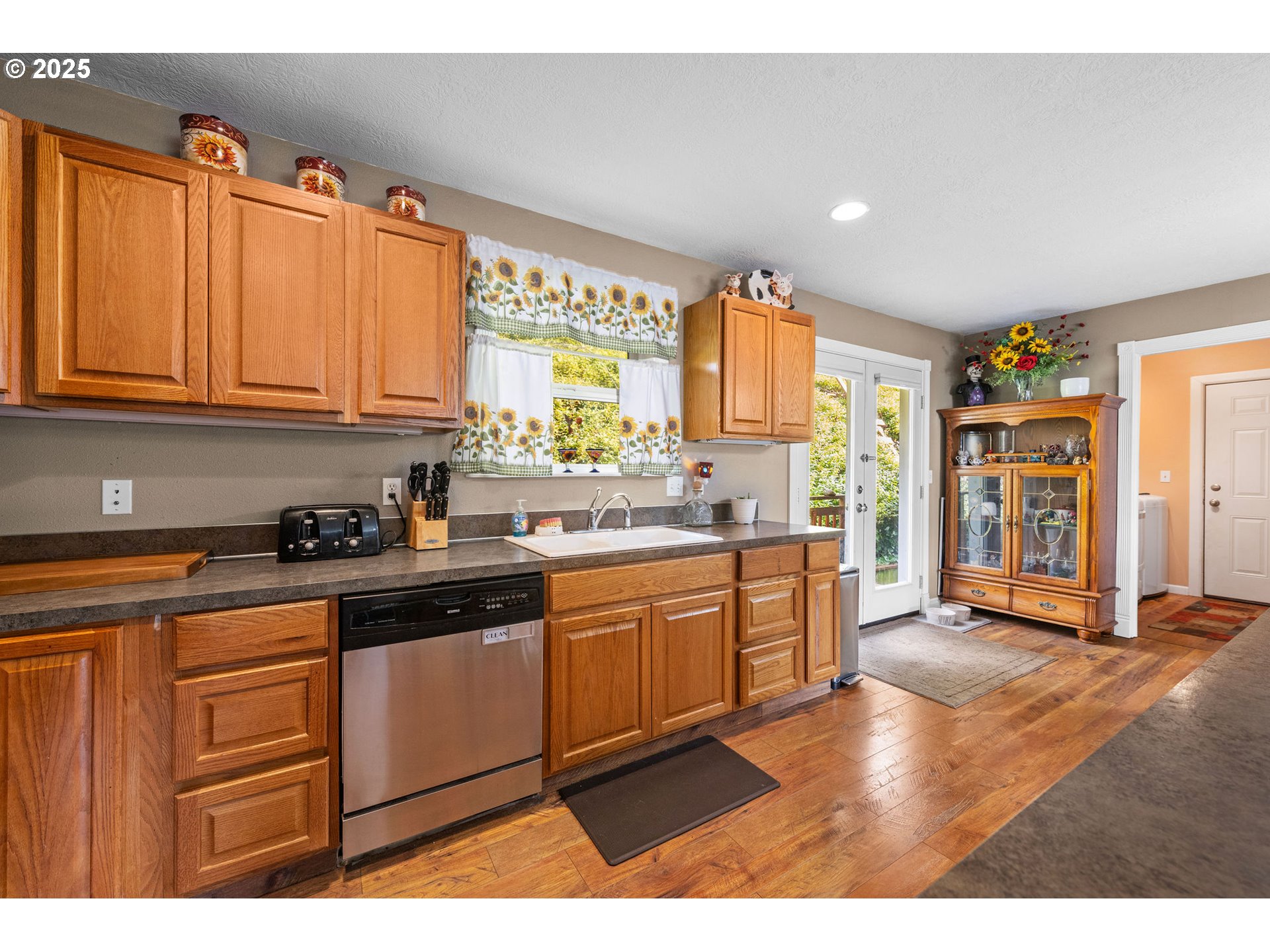1390 Swedetown Road Clatskanie, OR 97016 - Photo 23 of 42 a kitchen with stainless steel appliances granite countertop a stove a sink and a refrigerator