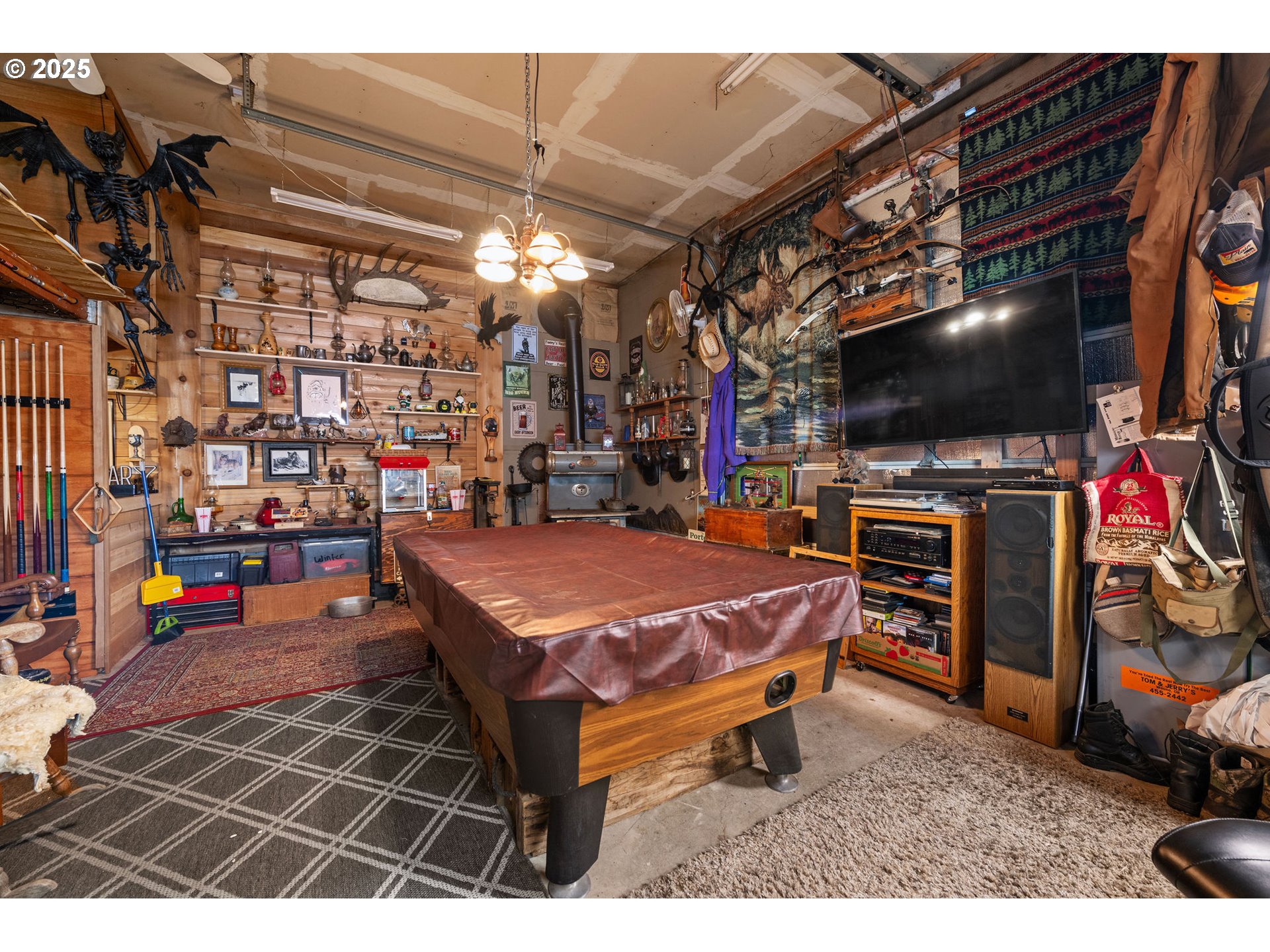 1390 Swedetown Road Clatskanie, OR 97016 - Photo 37 of 42 a terrace with outdoor seating and a flat screen tv