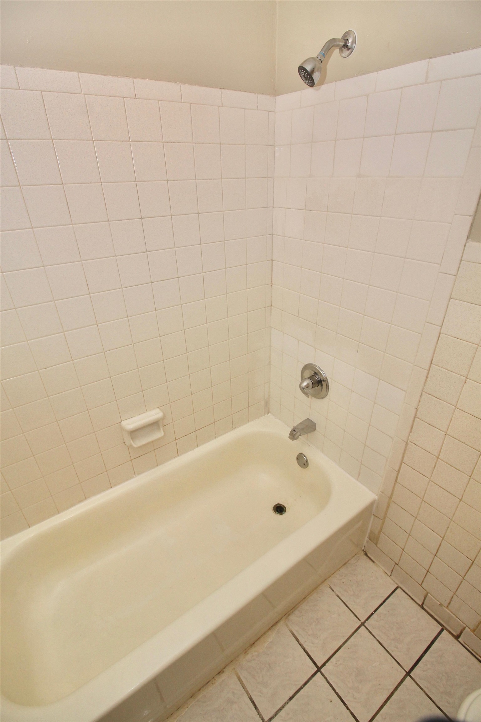 4780 Hillbrook Road Memphis, TN 38109 - Photo 10 of 14 a bathroom with a bathtub