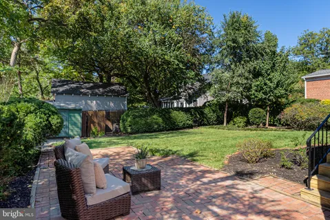 a view of a bird house