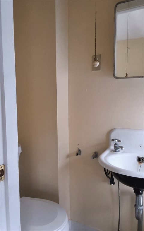 517-519 2nd Street, Unit 3 Fall River, MA 02721 - Photo 8 of 9