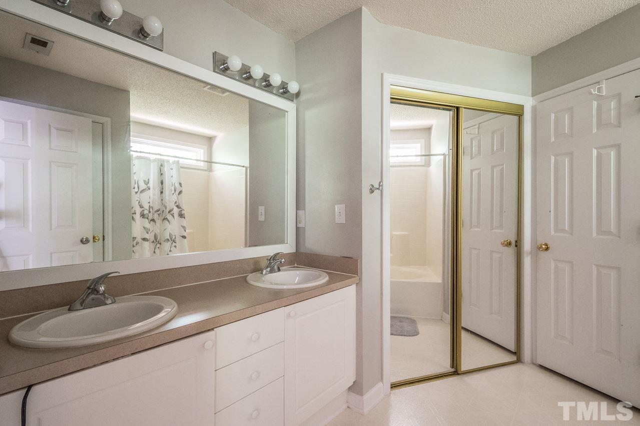 2408 Pumpkin Ridge Way Raleigh, NC 27604 - Photo 12 of 17 Gallery Image 12