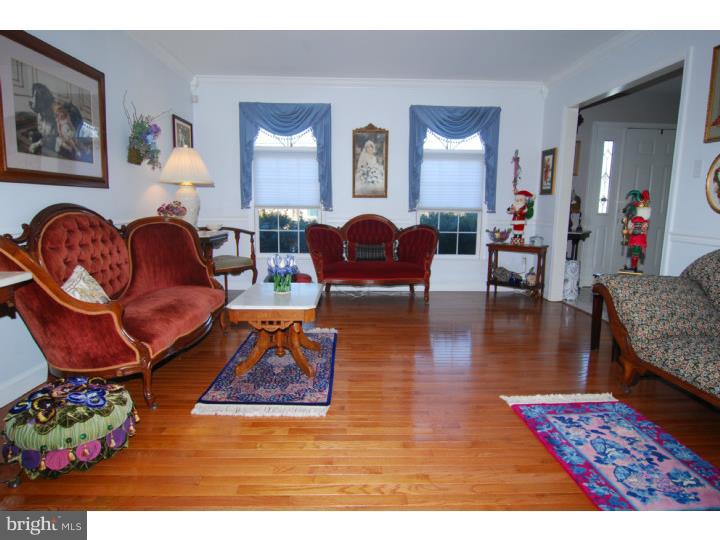 126 Grande Boulevard Sinking Spring, PA 19608 - Photo 6 of 25 Living Room