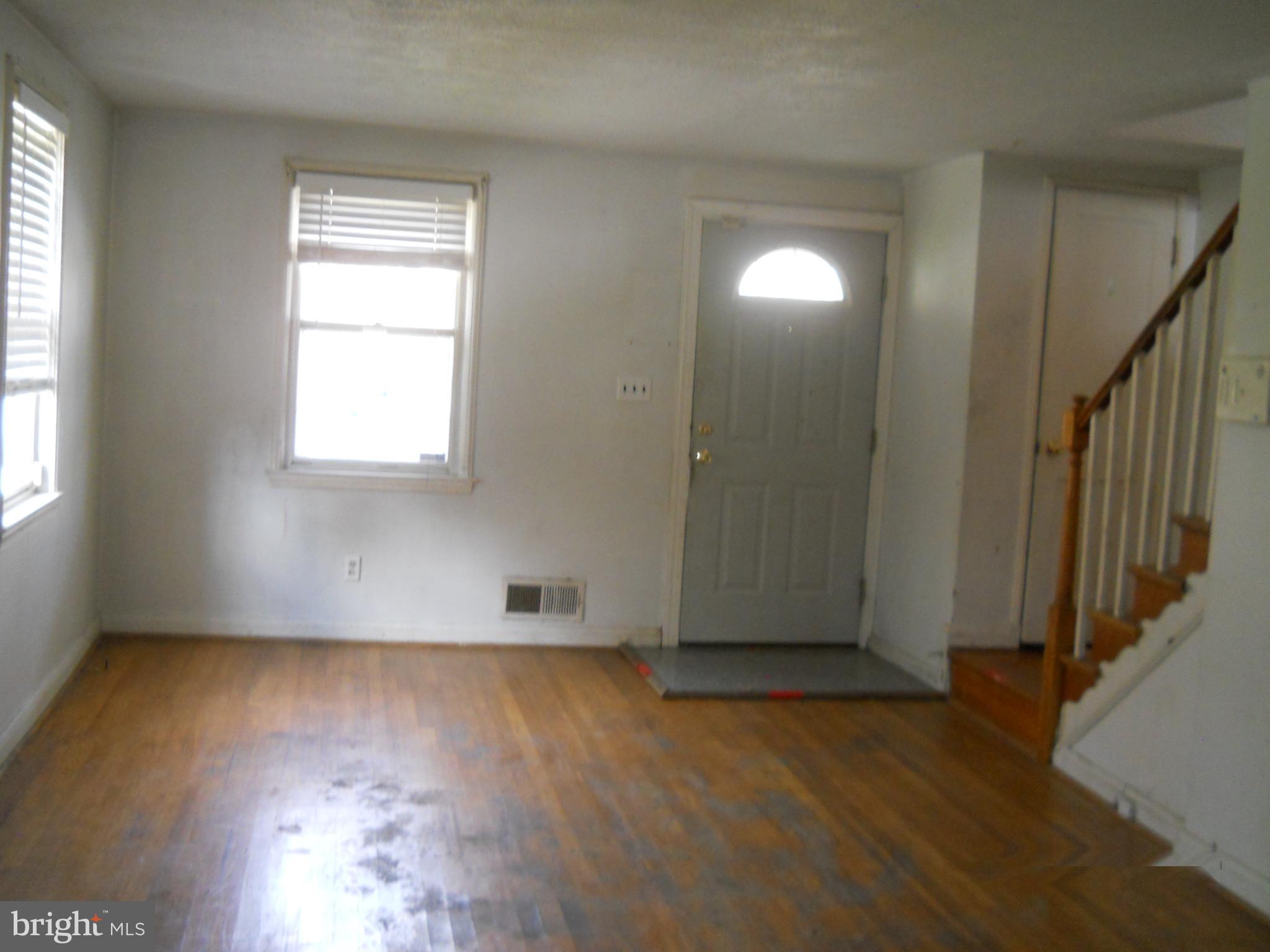 7301 Kirtley Road Baltimore, MD 21224 - Photo 3 of 14 Livingroom