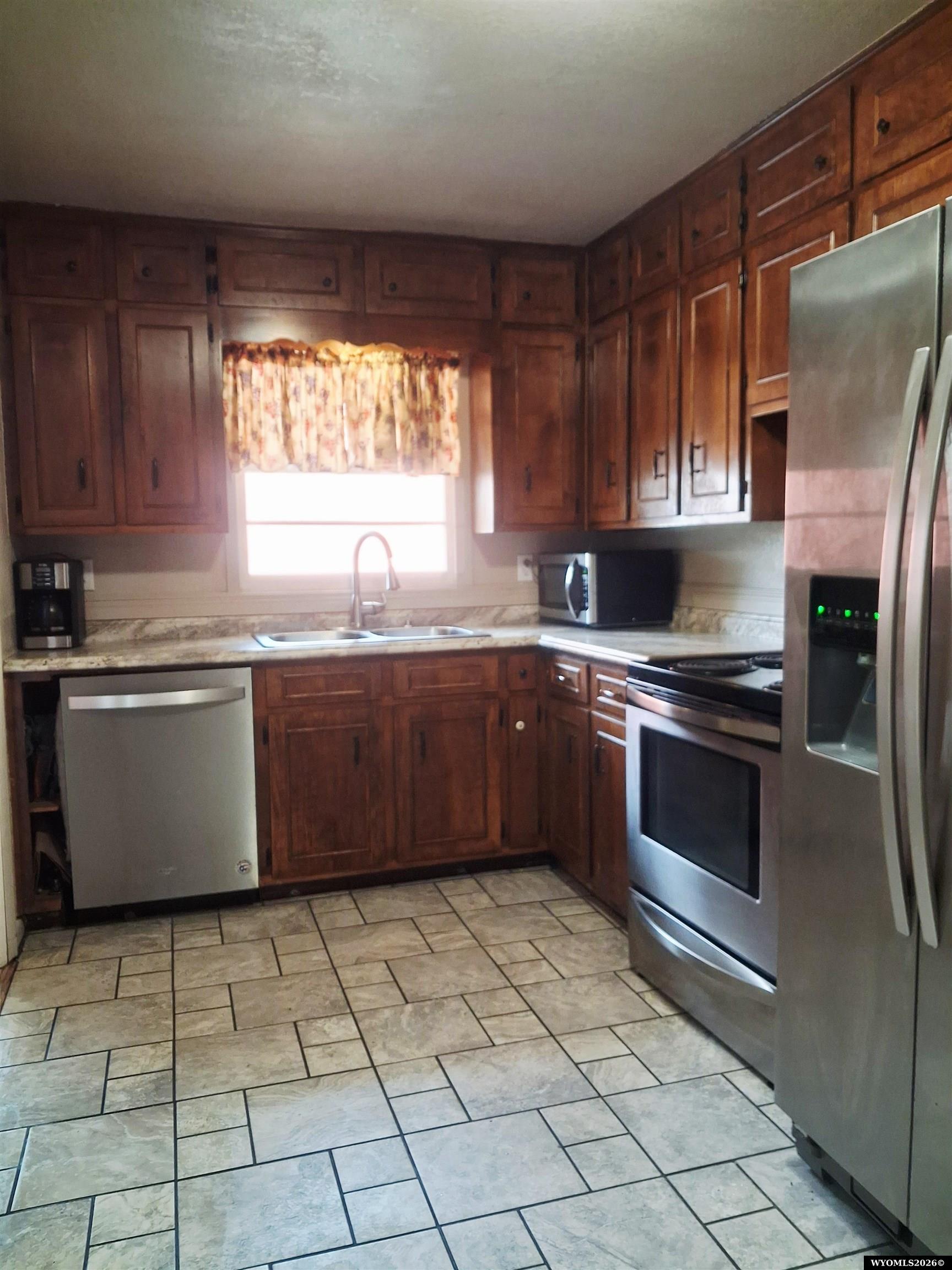 1332 Country Club Road Casper, WY 82609 - Photo 6 of 16