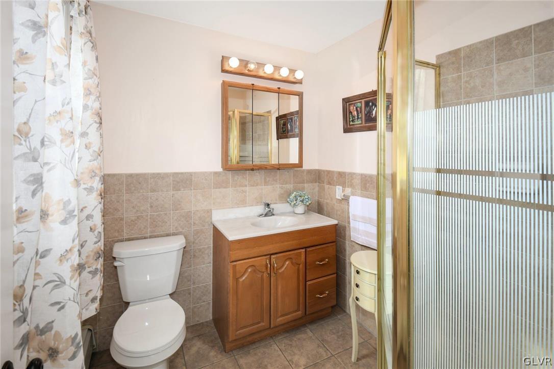 4384 Lehnenberg Road Riegelsville, PA 18077 - Photo 16 of 36 a bathroom with a toilet a sink and mirror
