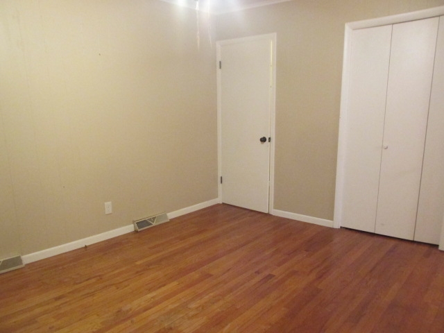 607 East Main Street Ridgway, IL 62979 - Photo 12 of 21