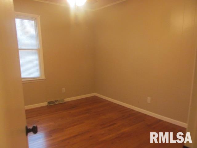 607 East Main Street Ridgway, IL 62979 - Photo 7 of 21
