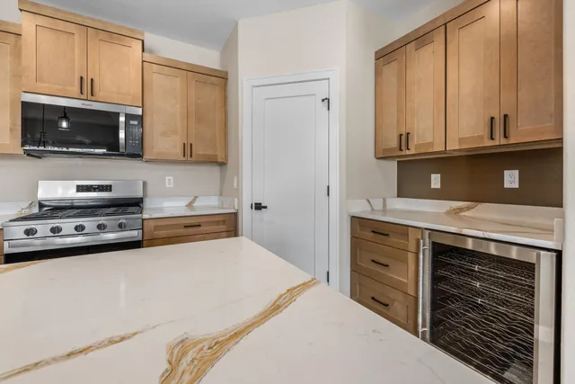 $374,900 | 1820 Horseshoe Lane, Unit 4231, Slinger, WI 53086