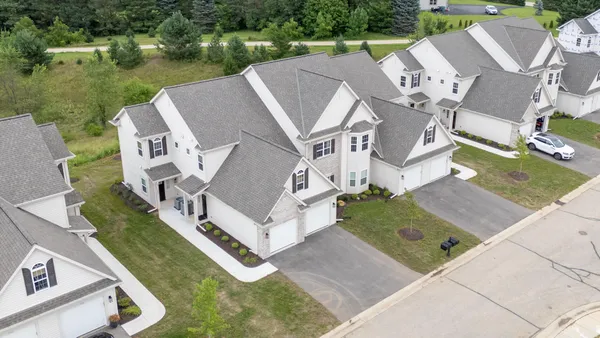 $374,900 | 1820 Horseshoe Lane, Unit 4231, Slinger, WI 53086
