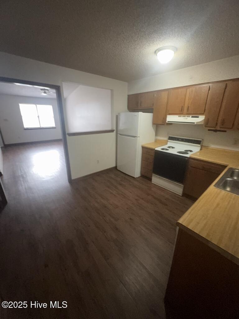 1710 Wine Press Court Midway Park, NC 28544 - Photo 5 of 11 Kitchen