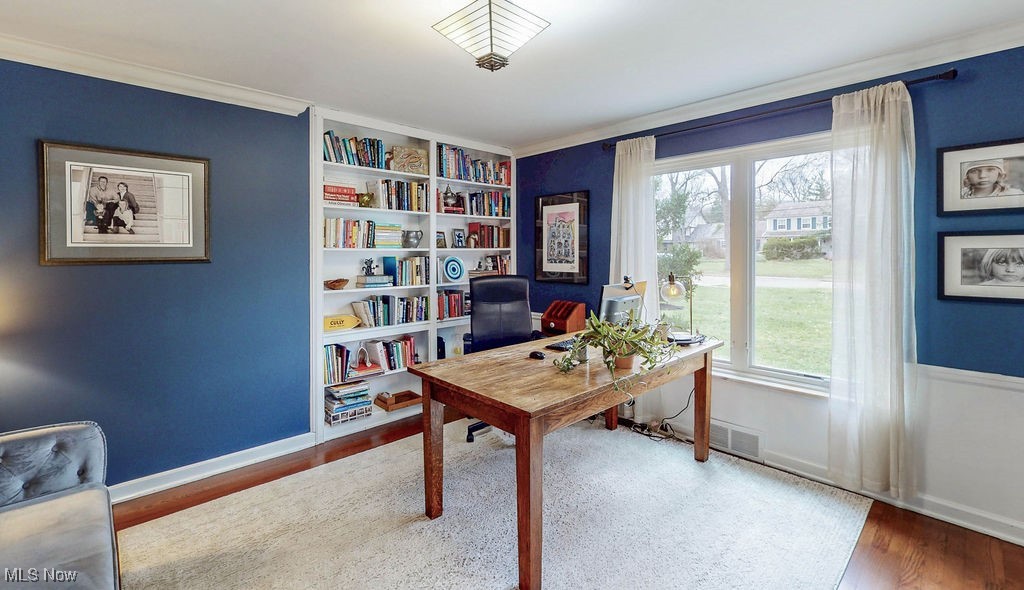 17477 Shelburne Road Cleveland, OH 44118 - Photo 18 of 48 Gallery Image 18