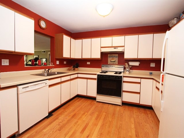 23 Crescent Road Lake Zurich, IL 60047 - Photo 5 of 18 a kitchen with stainless steel appliances granite countertop a stove a sink and white cabinets