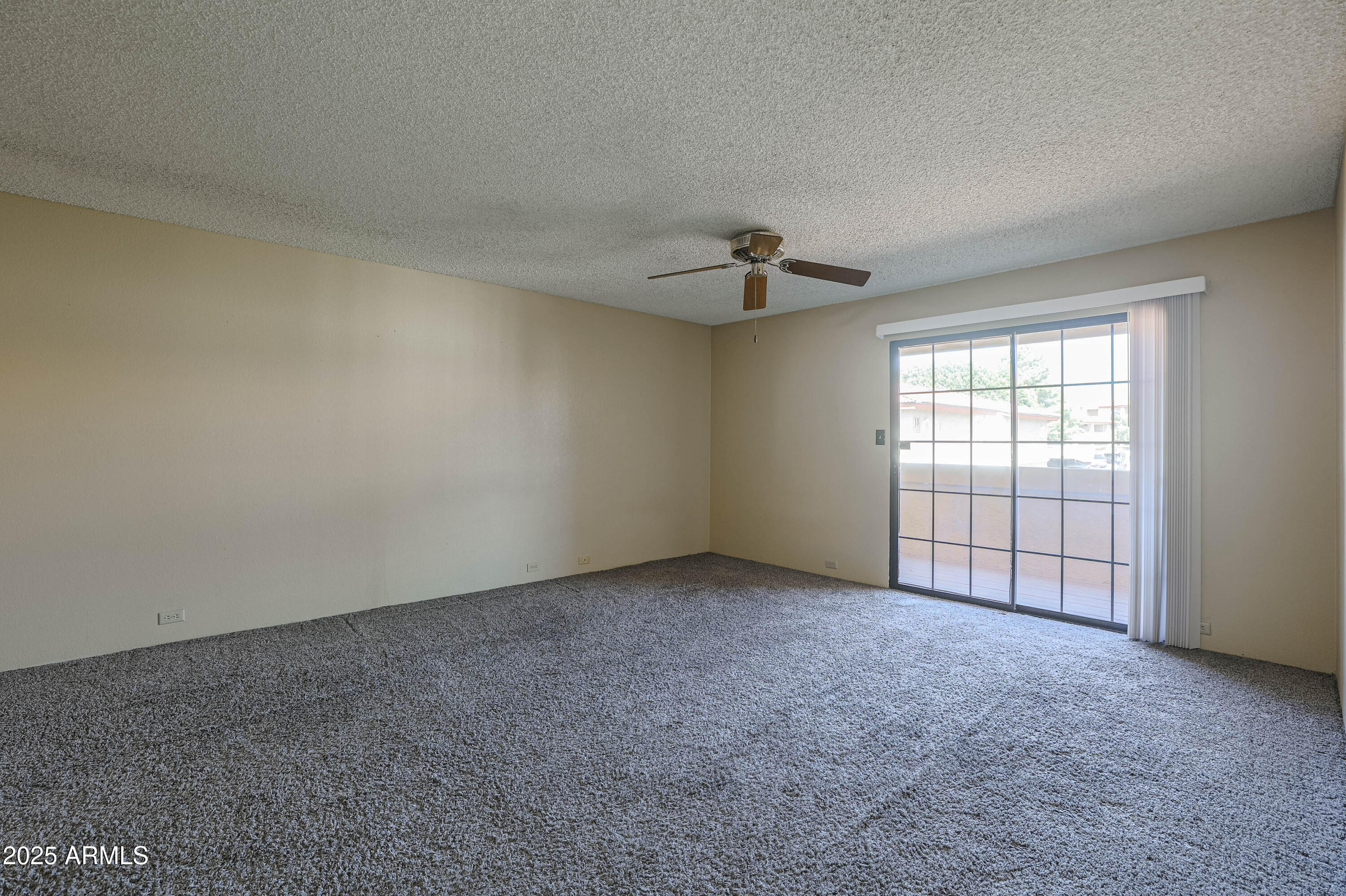 10410 North Cave Creek Road, Unit 2220 Phoenix, AZ 85020 - Photo 11 of 33 a view of an empty room with a window