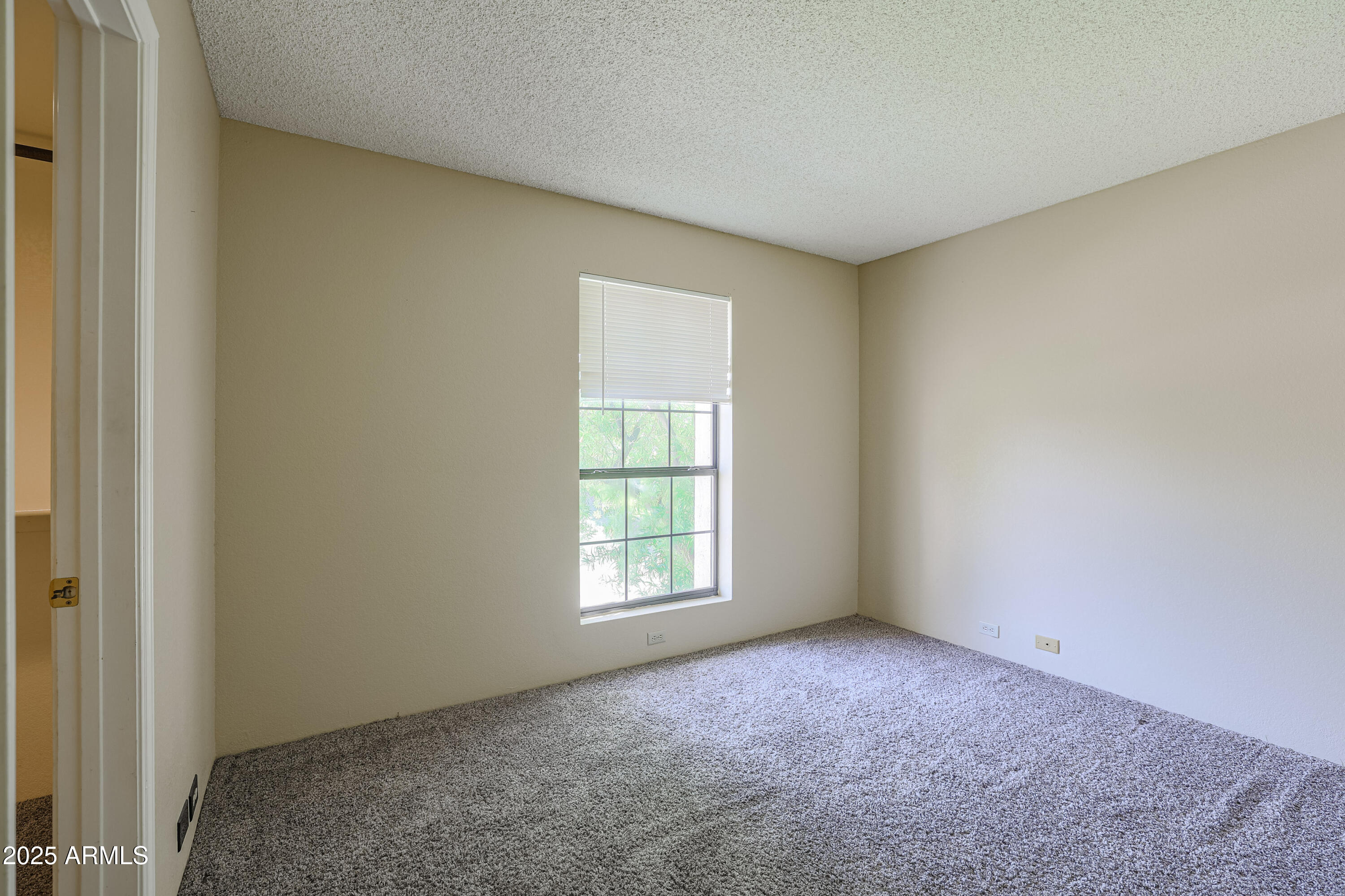 10410 North Cave Creek Road, Unit 2220 Phoenix, AZ 85020 - Photo 22 of 33 an empty room with windows