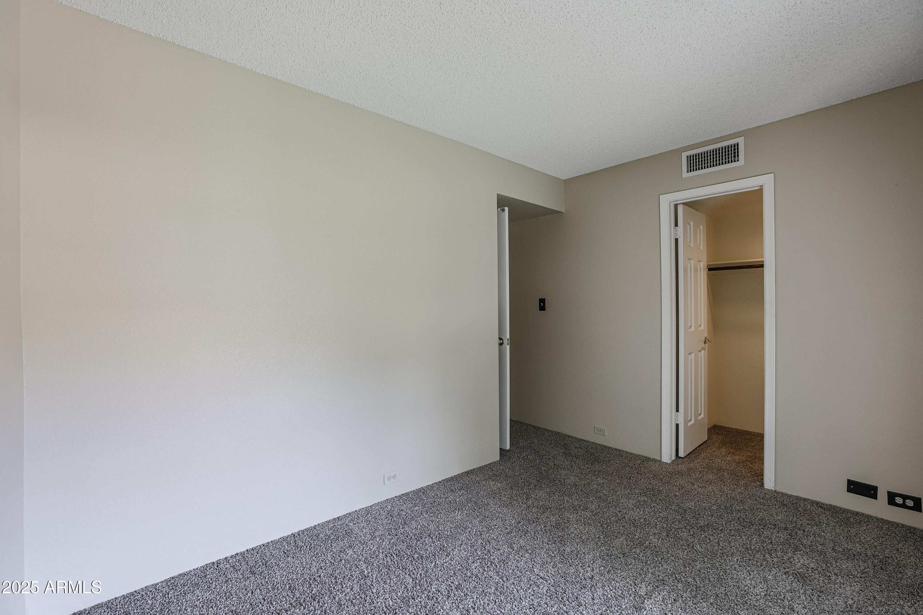 10410 North Cave Creek Road, Unit 2220 Phoenix, AZ 85020 - Photo 24 of 33 a view of an empty room