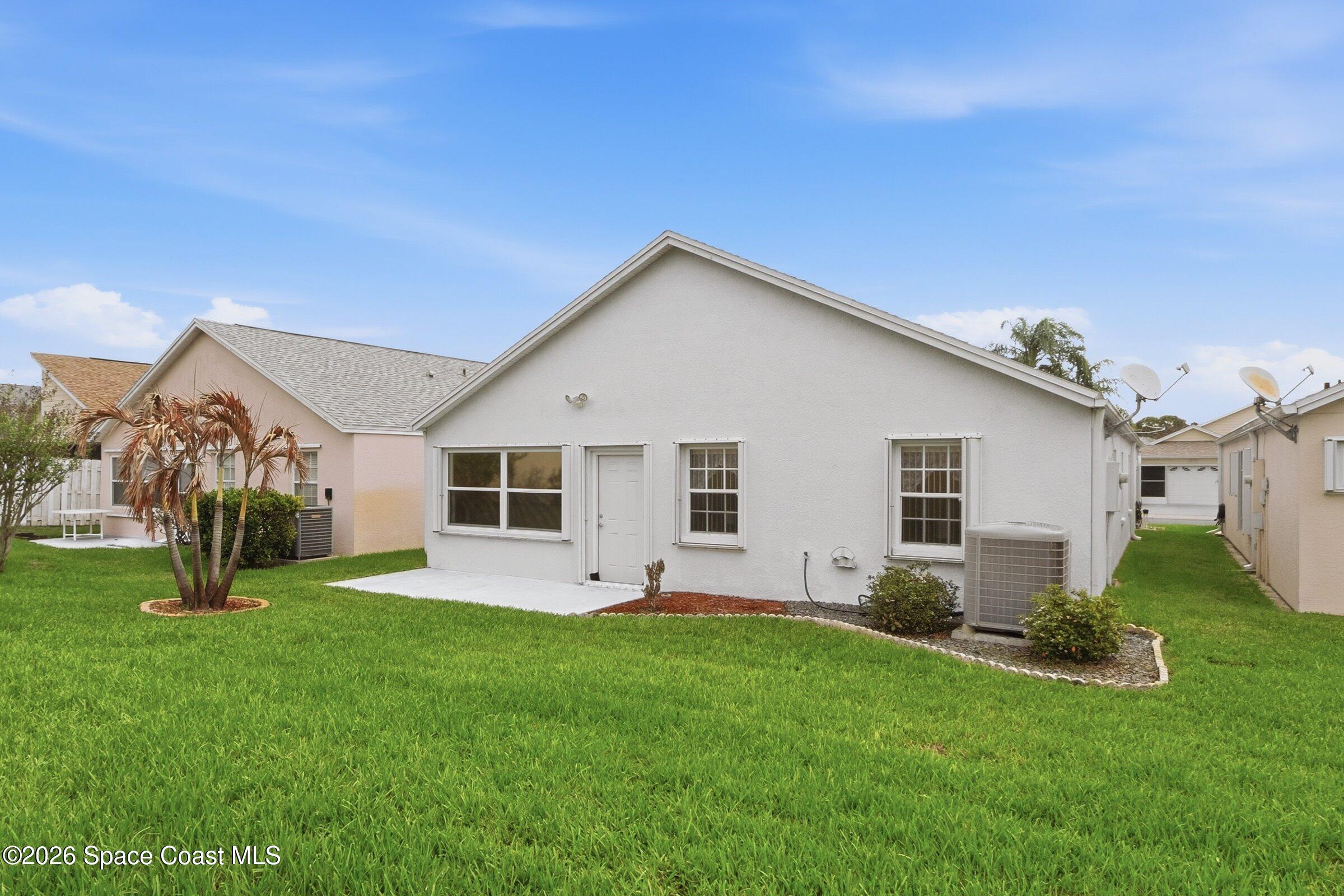934 South Fork Circle Melbourne, FL 32901 - Photo 32 of 60 a front view of house with a garden and plants