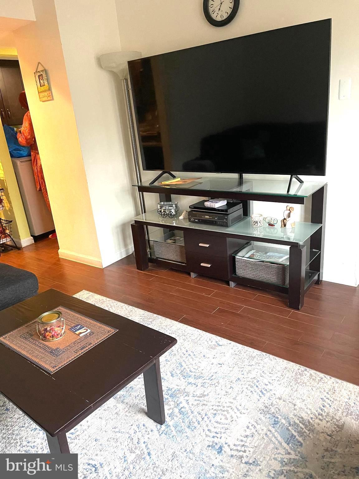 123 Willow Place Sterling, VA 20164 - Photo 4 of 31