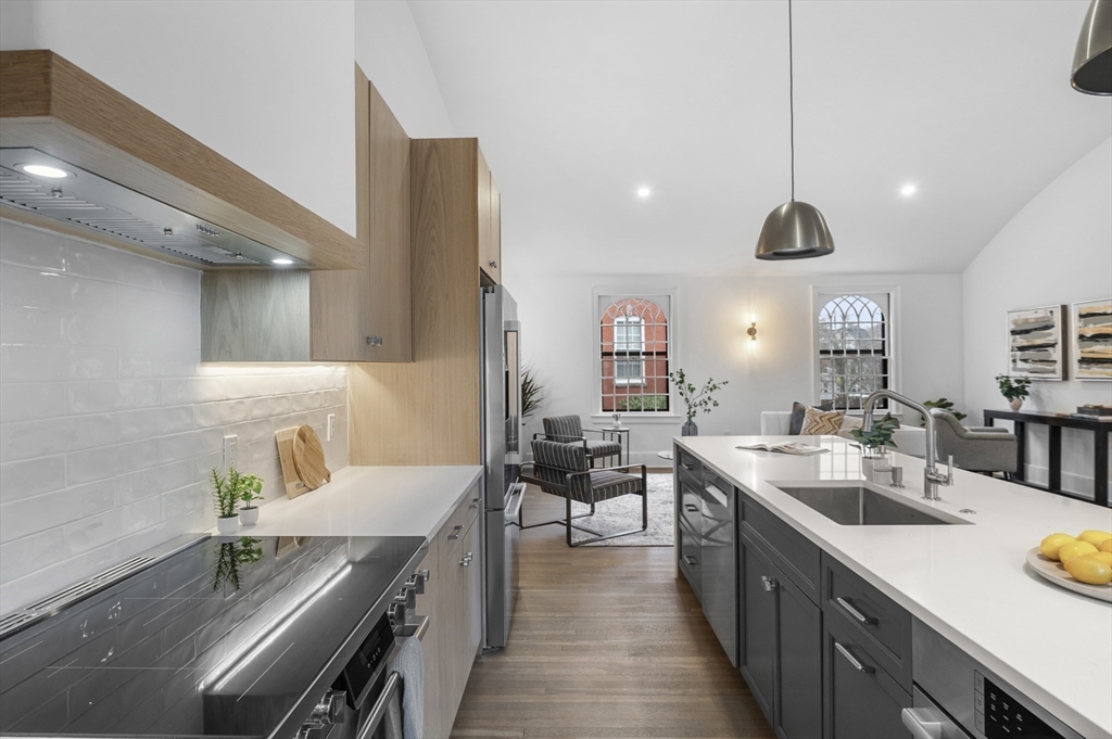 132-134 Elm Street, Unit 132 Marblehead, MA 01945 - Photo 5 of 32