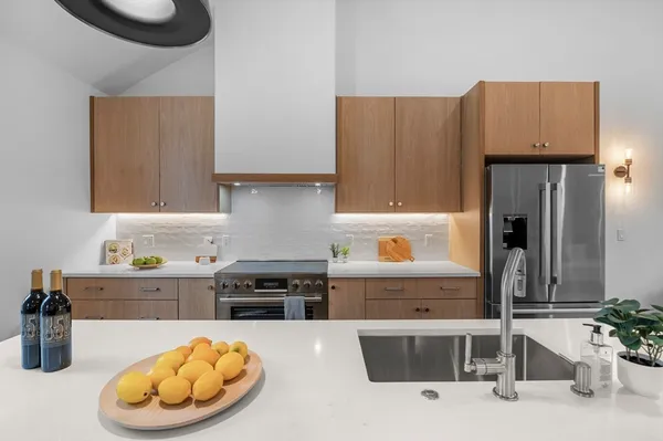 $1,229,000 | 132-134 Elm Street, Unit 132, Marblehead, MA 01945