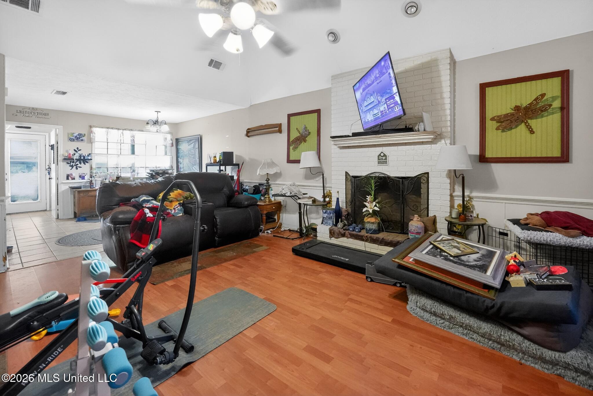318 Longmeadow Court Ridgeland, MS 39157 - Photo 7 of 22 07_318_Longmeadow_Dr-Living_room-8210