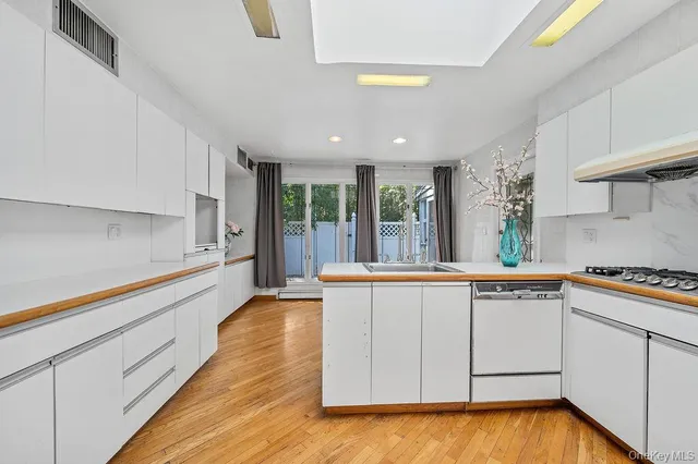 $1,460,000 | 222-60 Birmington Parkway | Bayside