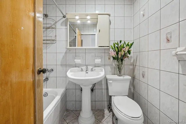 $1,460,000 | 222-60 Birmington Parkway | Bayside