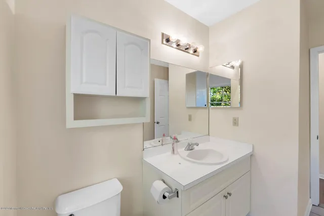 $3,950 | 800 Navesink River Road, Rumson, NJ 07760