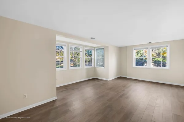 $3,950 | 800 Navesink River Road, Rumson, NJ 07760