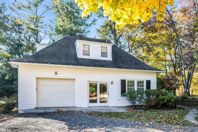 $3,950 | 800 Navesink River Road, Rumson, NJ 07760