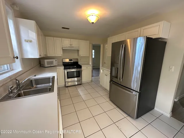 $3,950 | 800 Navesink River Road, Rumson, NJ 07760