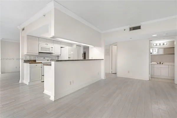 $4,800 | The Point at the Waterways, Aventura, FL 33180
