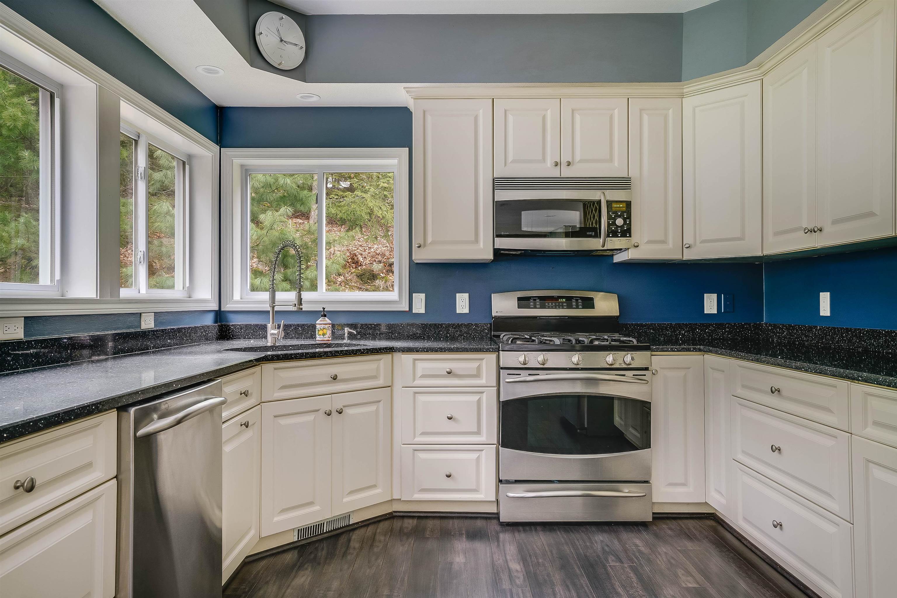 19 Craine Road Hampstead, NH 03826 - Photo 5 of 38