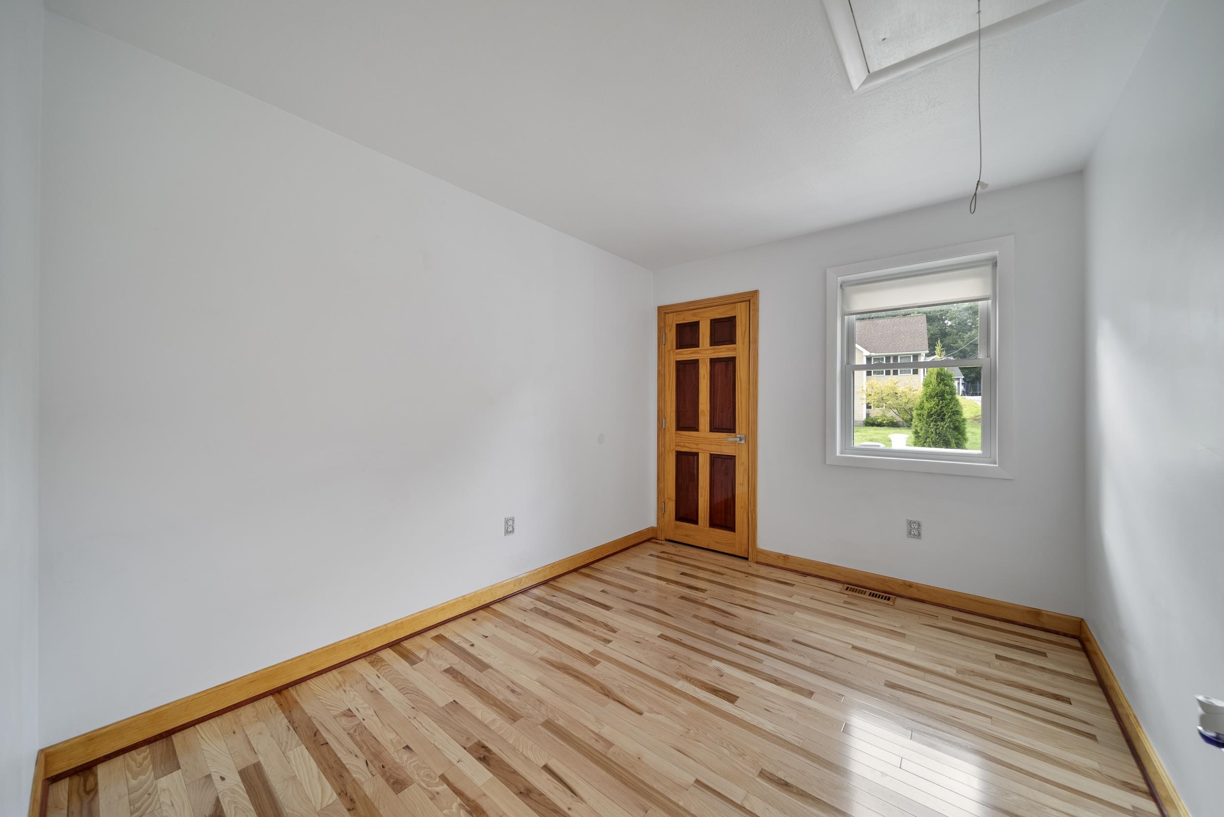 24 Gosselin Road Nashua, NH 03062 - Photo 8 of 40 Gallery Image 8