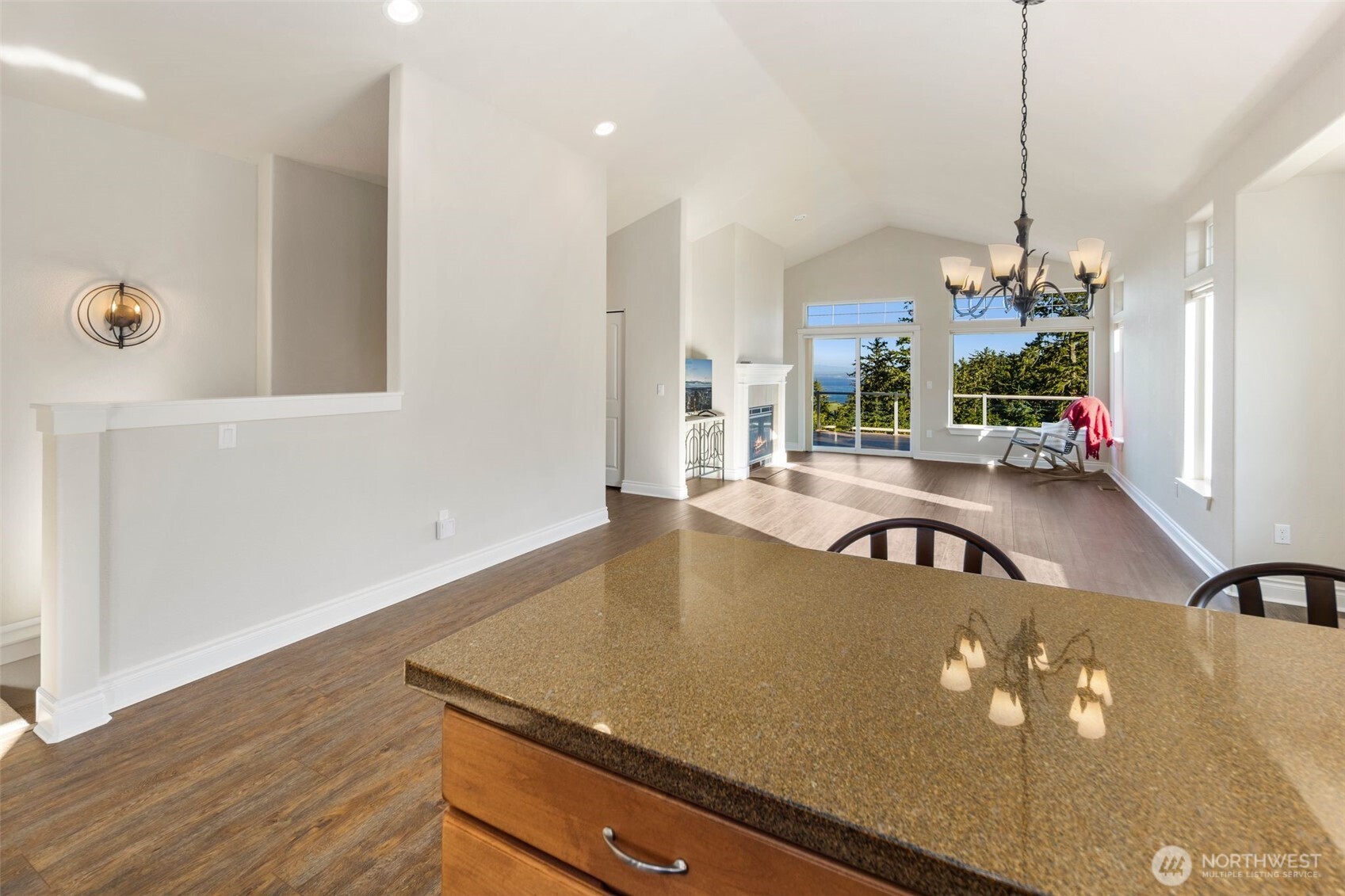 3224 Overlook Loop Ilwaco, WA 98624 - Photo 10 of 38 a living room with dining table