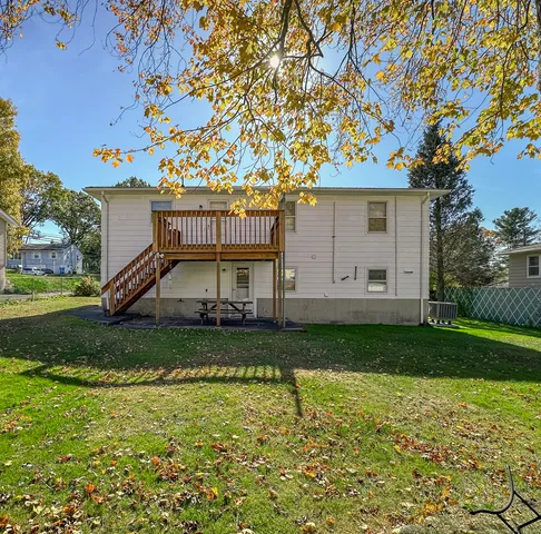 a view of a house with a yard