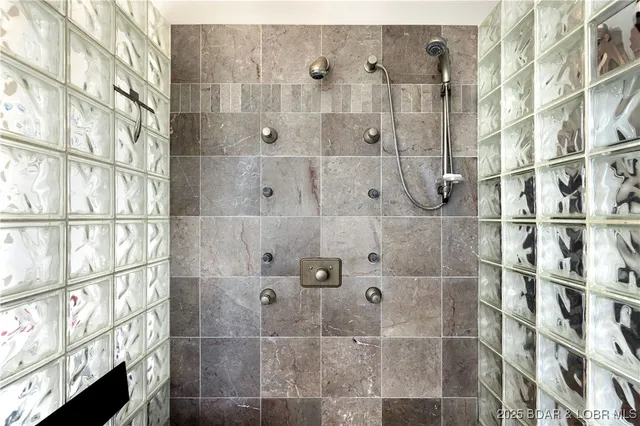 $1,150,000 | 820 Palisades Drive, Four Seasons, MO 65049