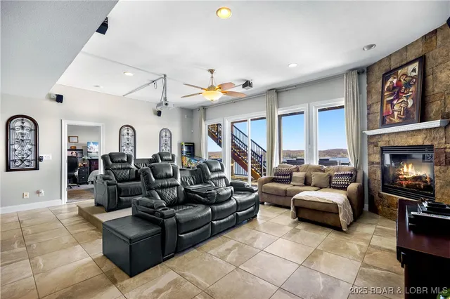 $1,150,000 | 820 Palisades Drive, Four Seasons, MO 65049