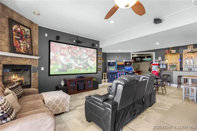 $1,150,000 | 820 Palisades Drive, Four Seasons, MO 65049