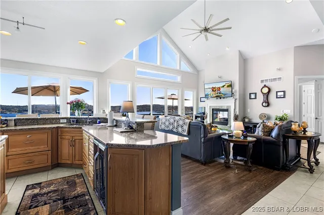 $1,150,000 | 820 Palisades Drive, Four Seasons, MO 65049