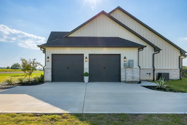 $915,000 | 10343 Sunny Mdw Drive, Chappell Hill, TX 77426