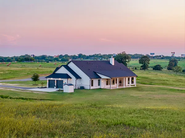 $915,000 | 10343 Sunny Mdw Drive, Chappell Hill, TX 77426