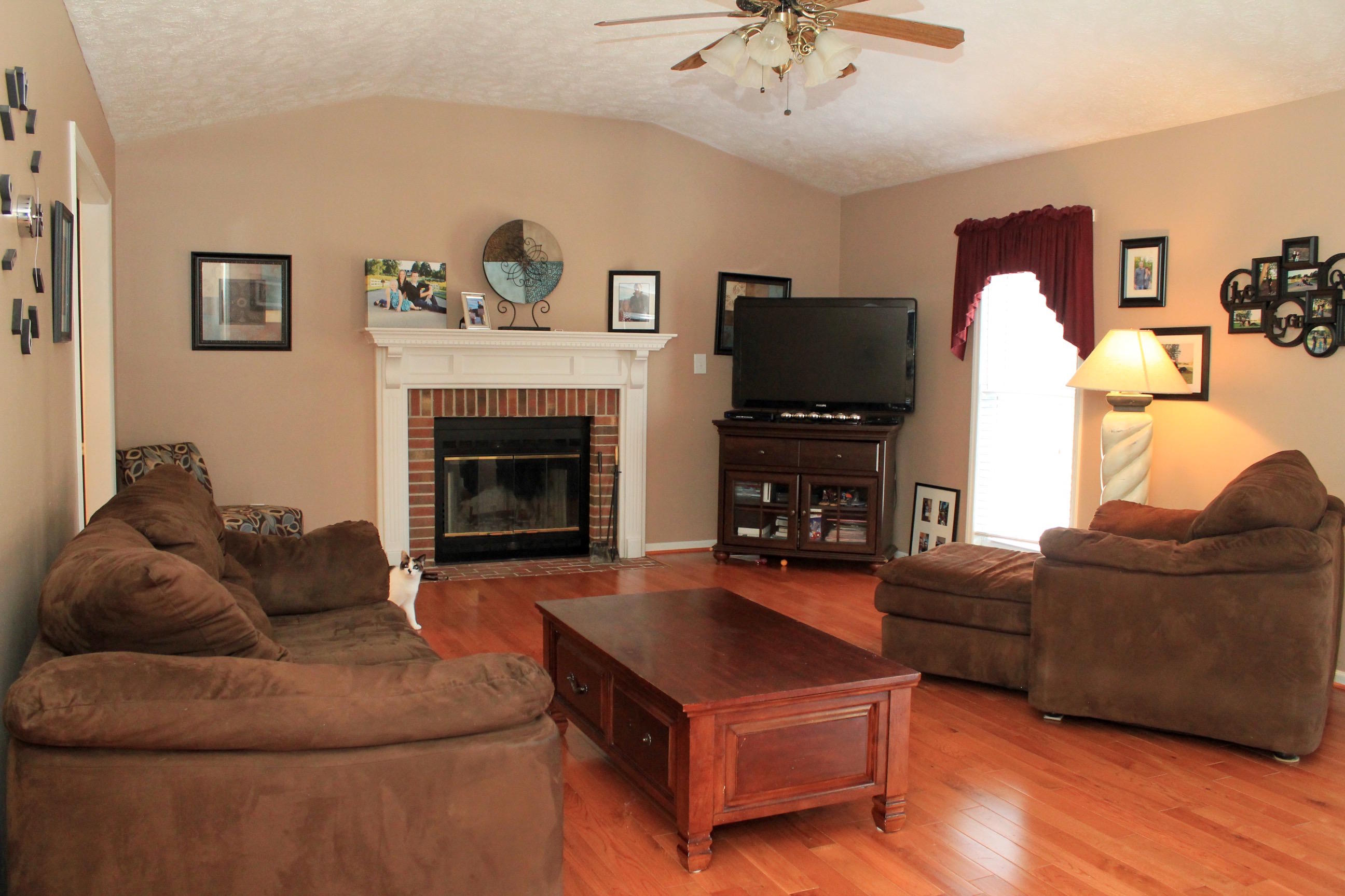 108 Country Club Drive Rockingham, NC 28379 - Photo 8 of 28 Living Room